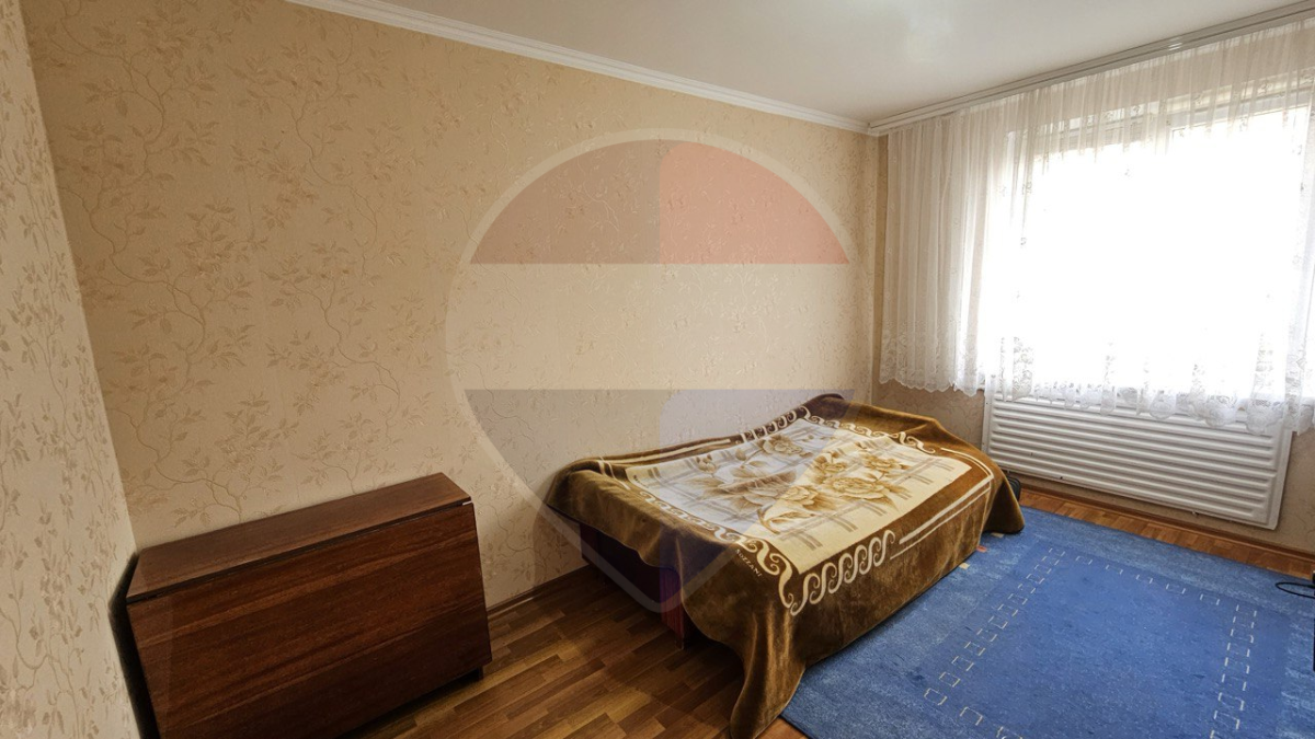 115.900 EUR