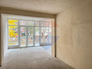 185.000 EUR
