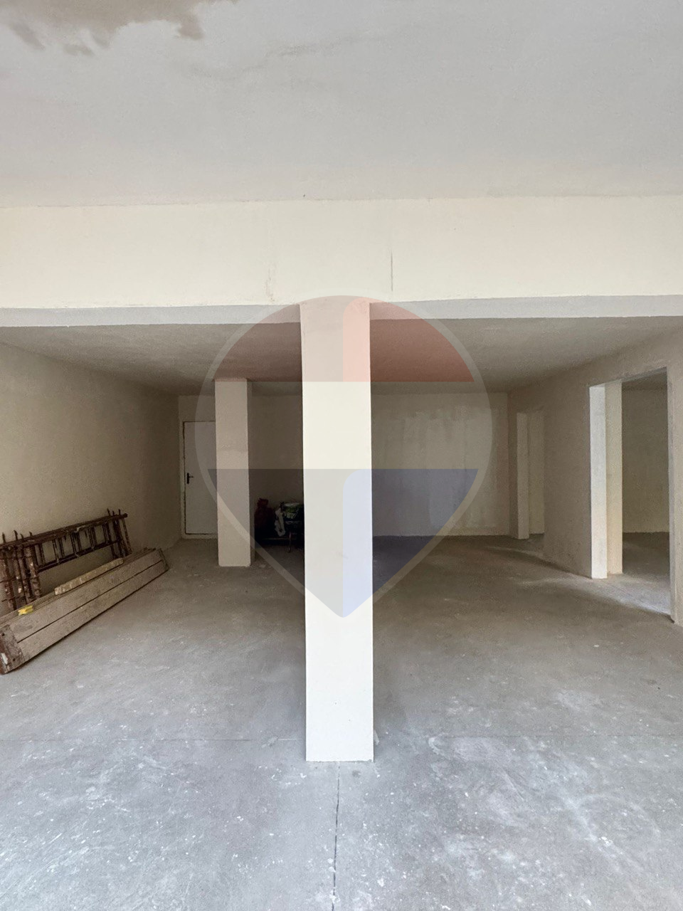 185.000 EUR