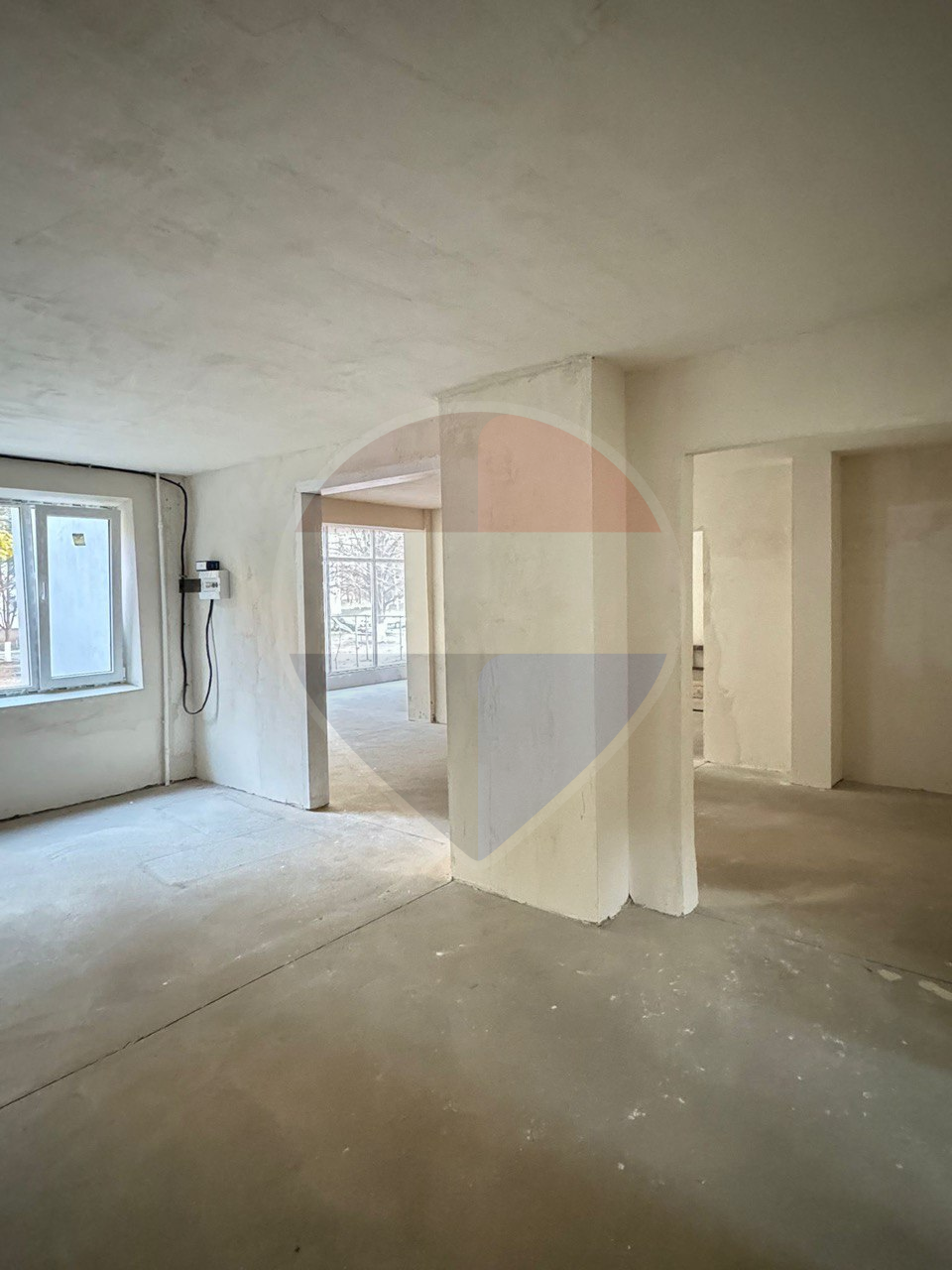 185.000 EUR