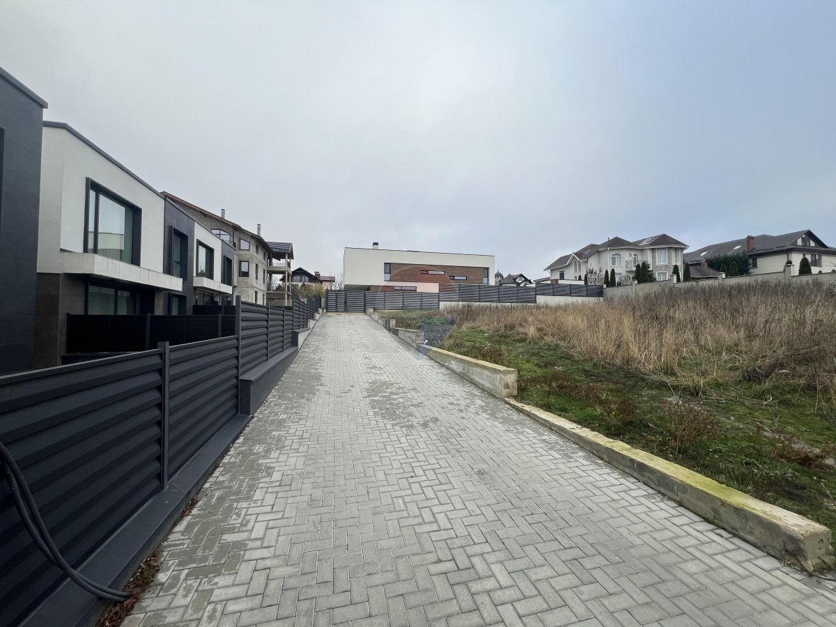 374.000 EUR