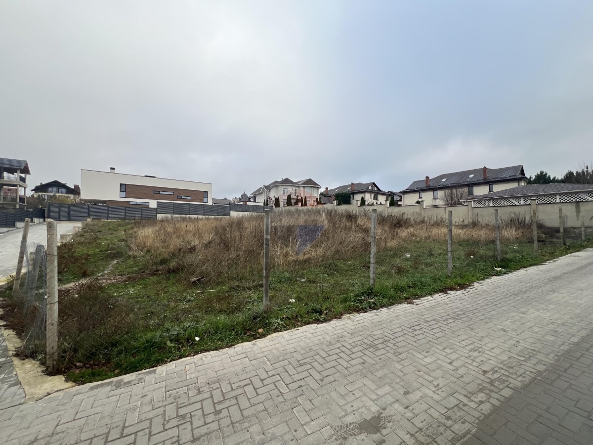 374.000 EUR
