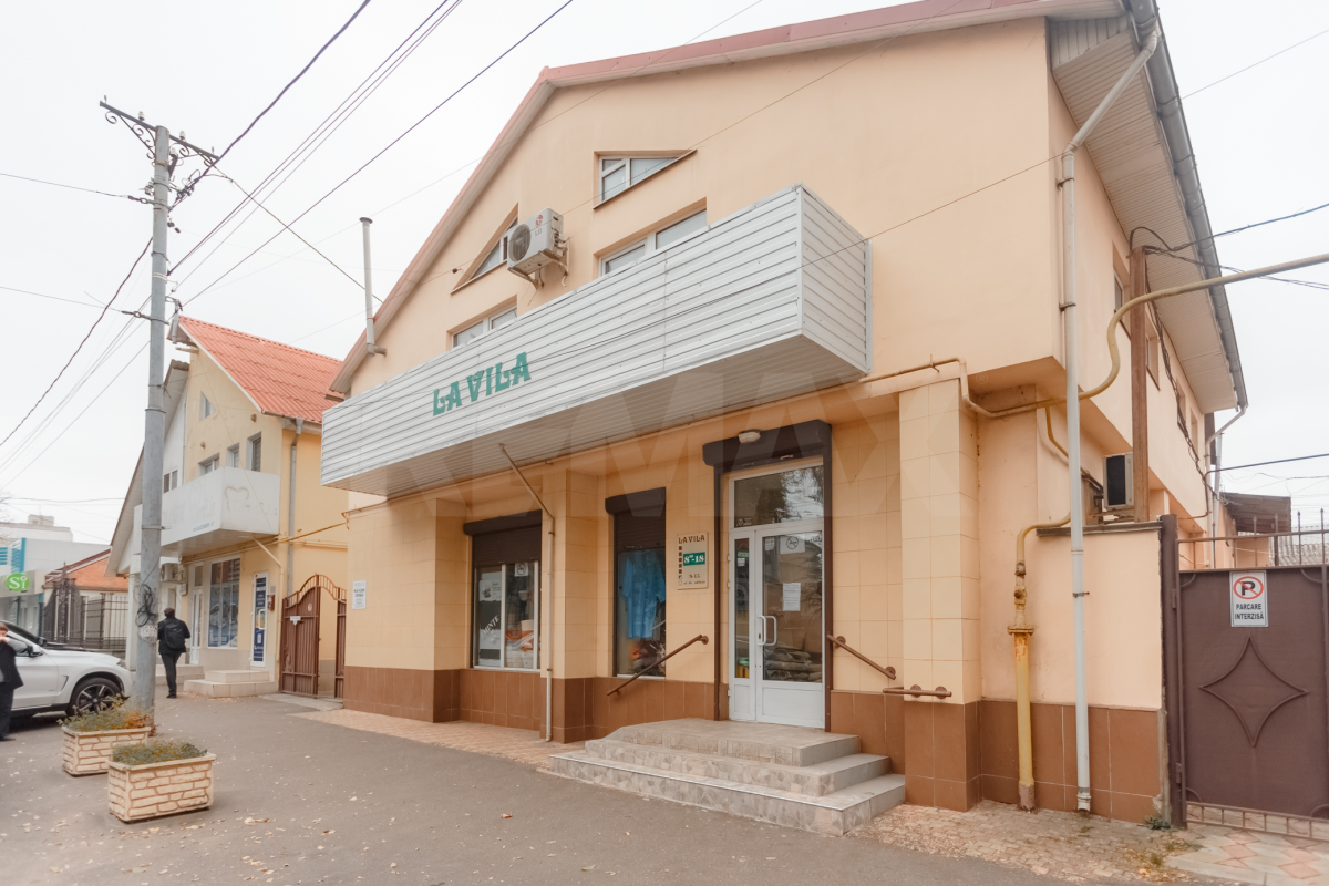 374.900 EUR
