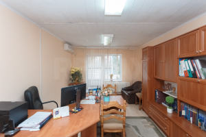 374.900 EUR