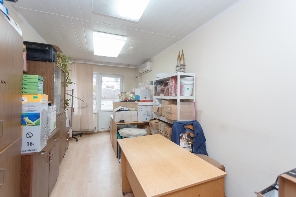 374.900 EUR
