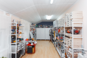 374.900 EUR