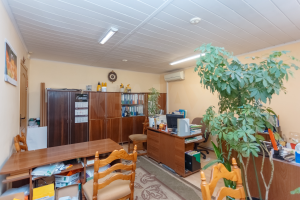 374.900 EUR