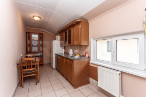374.900 EUR