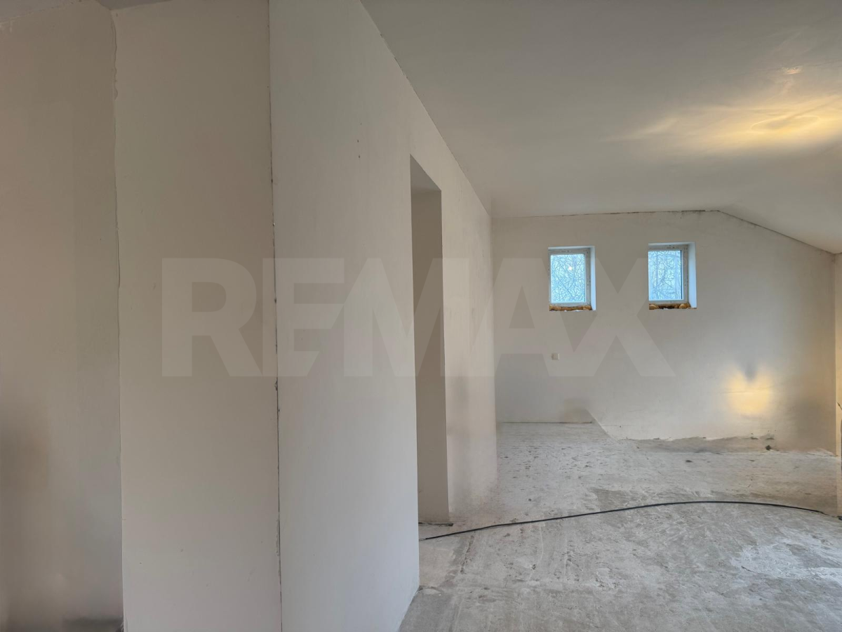 270.000 EUR