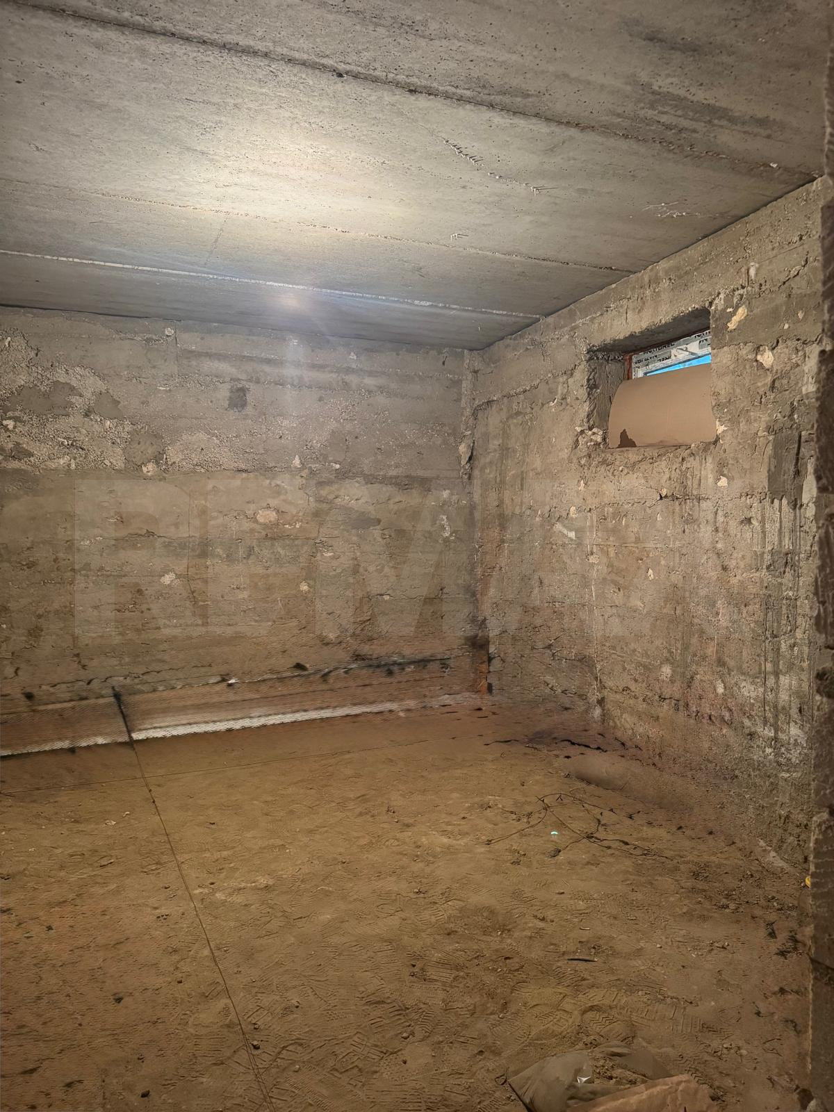 270.000 EUR