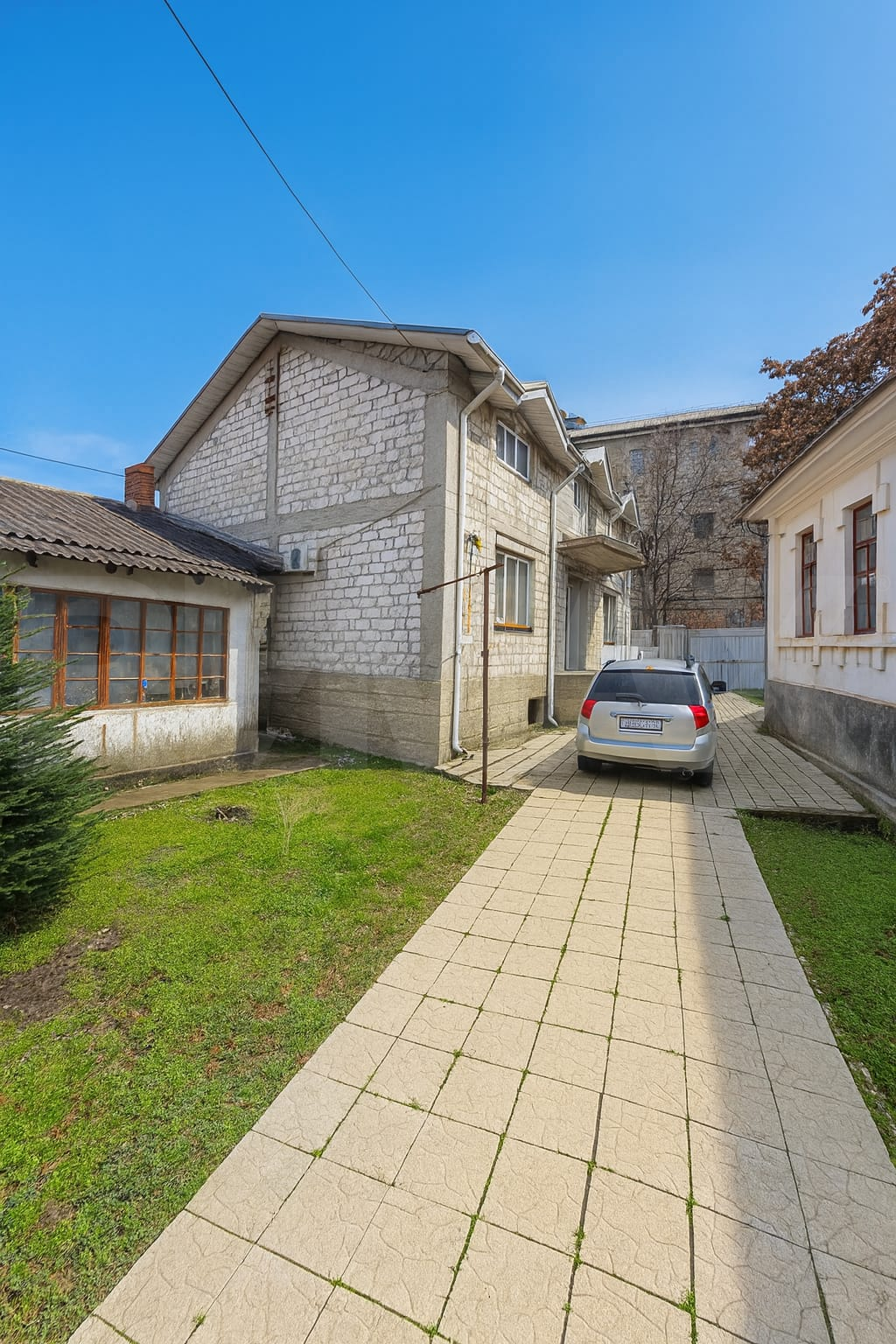 270.000 EUR