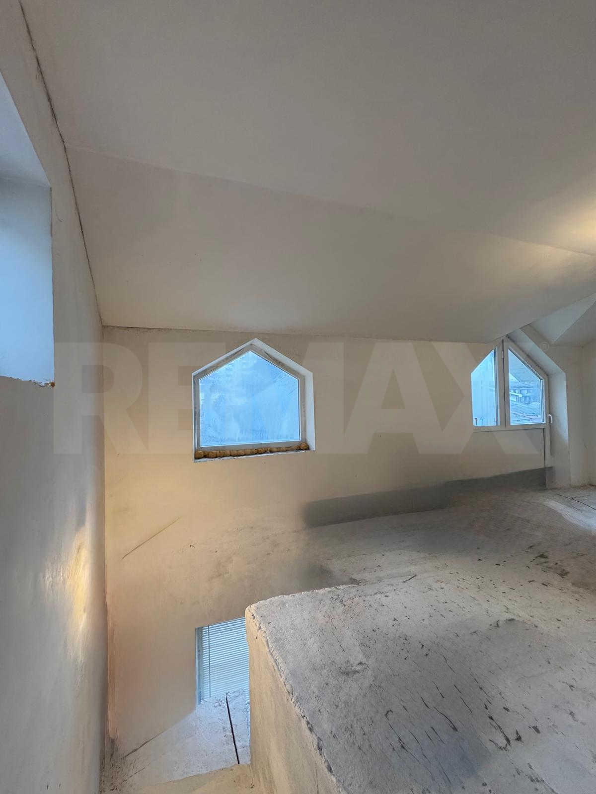 270.000 EUR