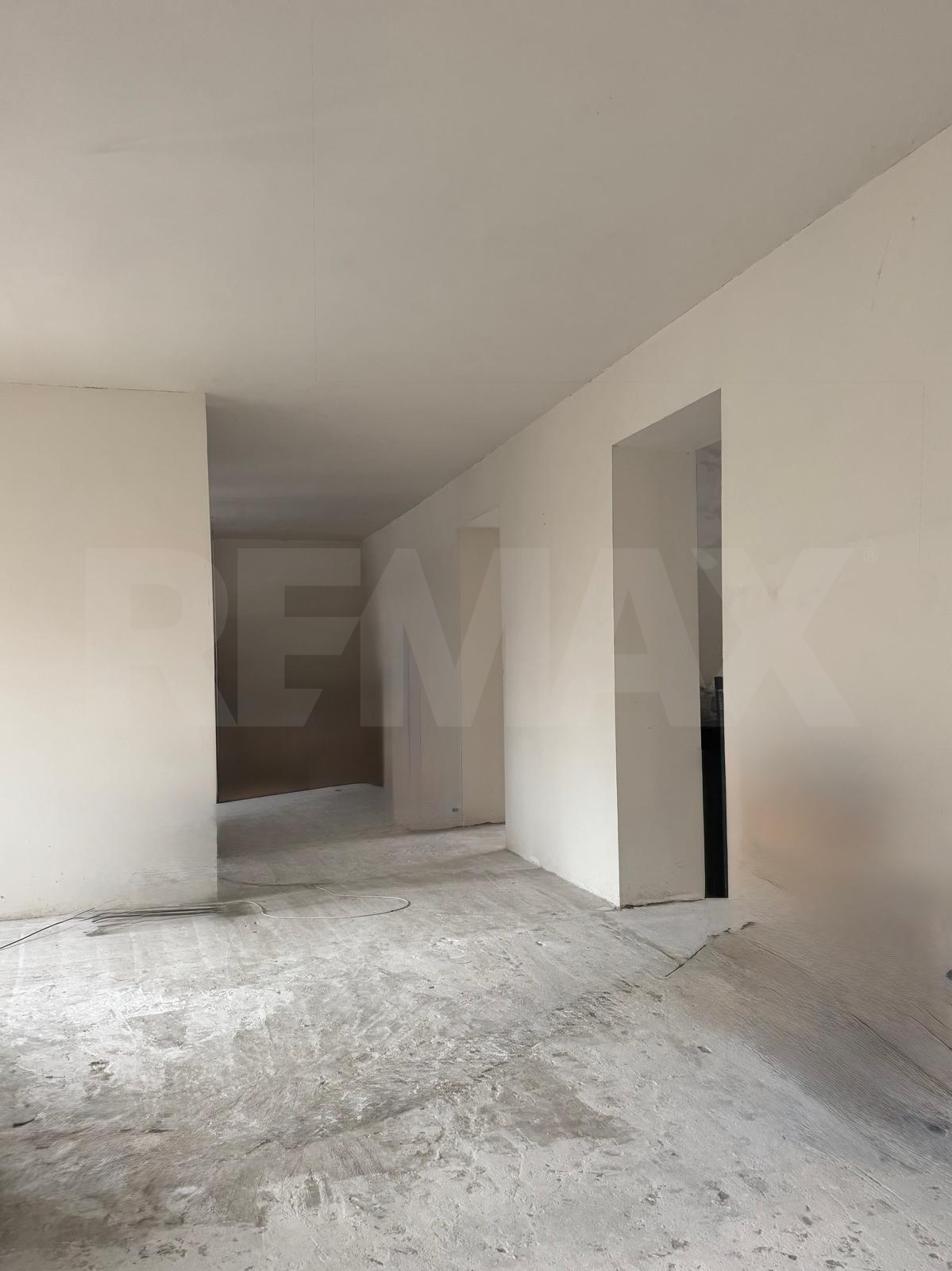 270.000 EUR