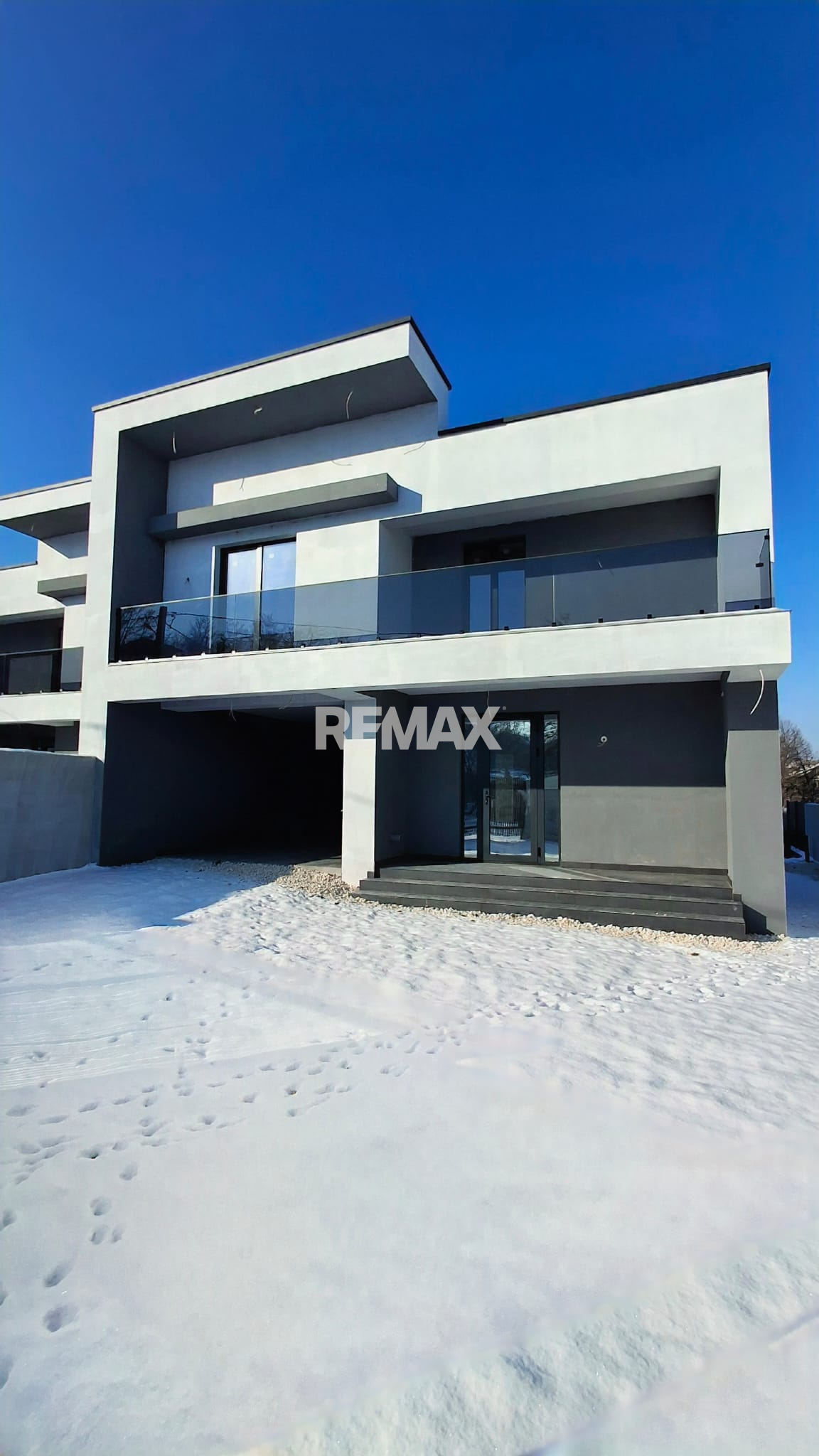 220.000 EUR