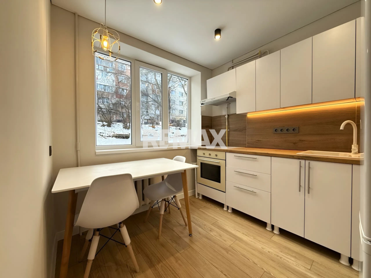 87.600 EUR
