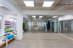 2.700 EUR