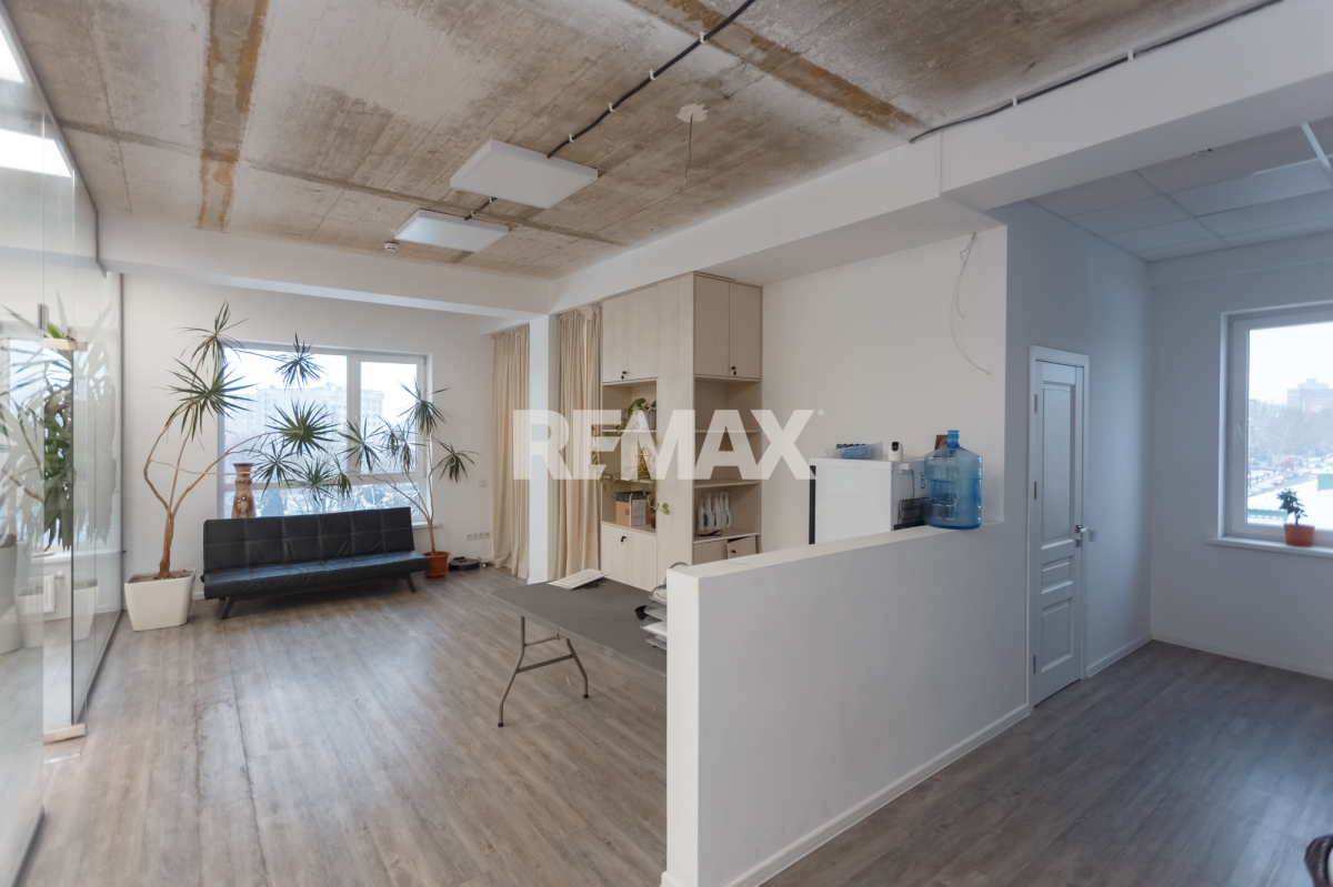 2.700 EUR