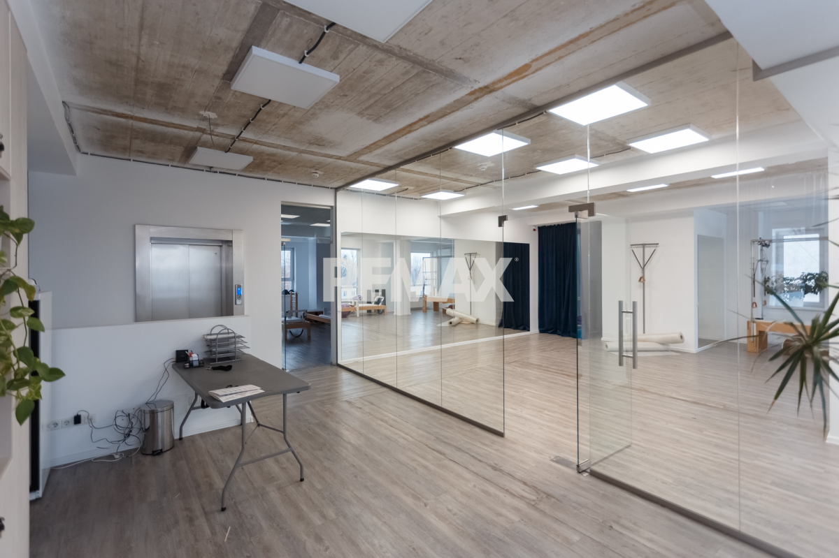 2.700 EUR