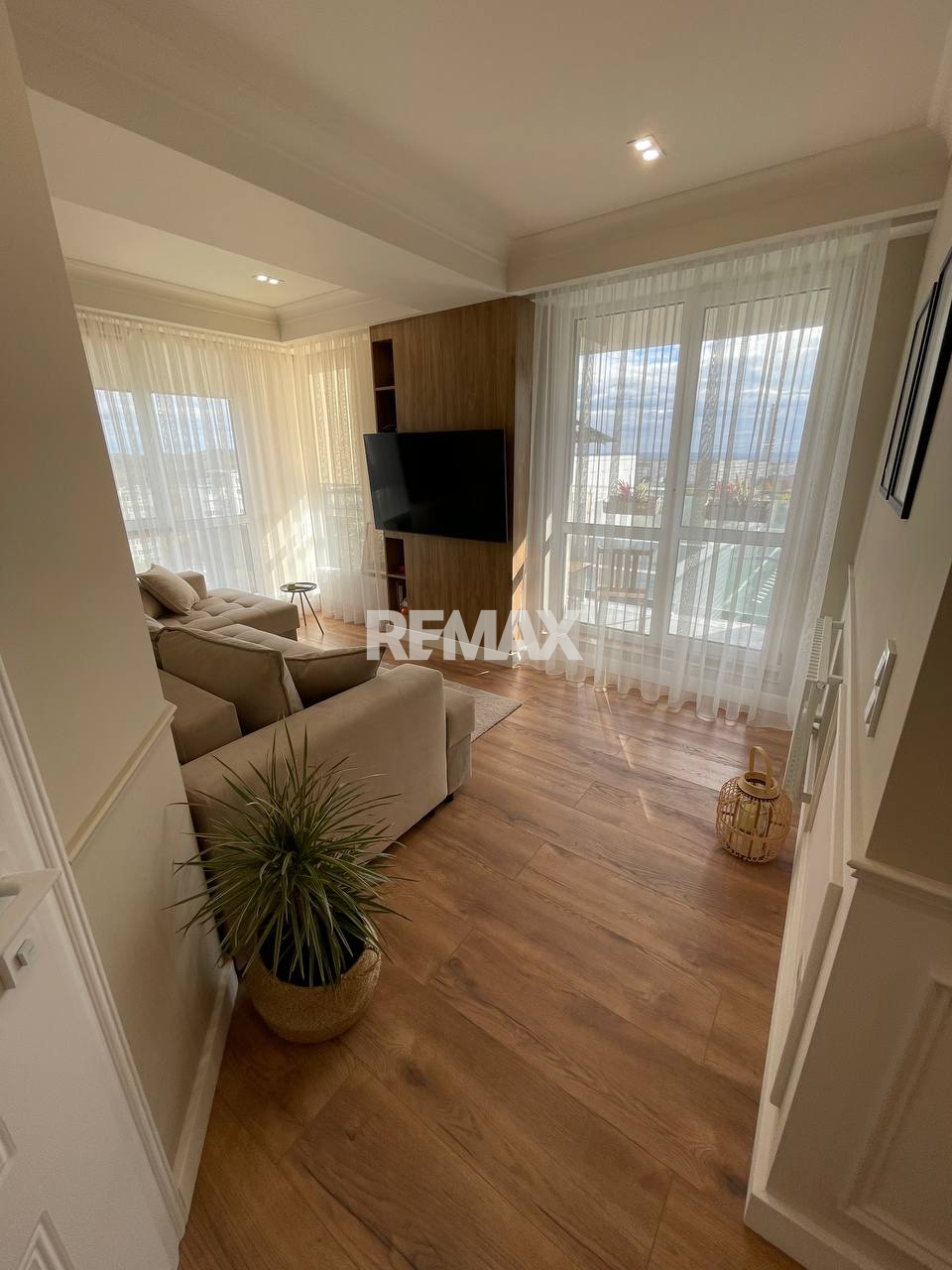 210.000 EUR