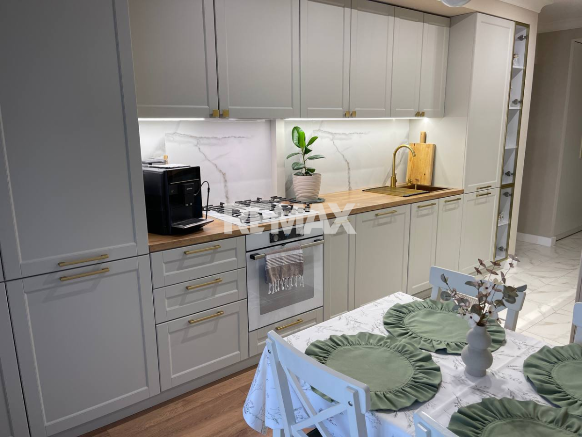 210.000 EUR