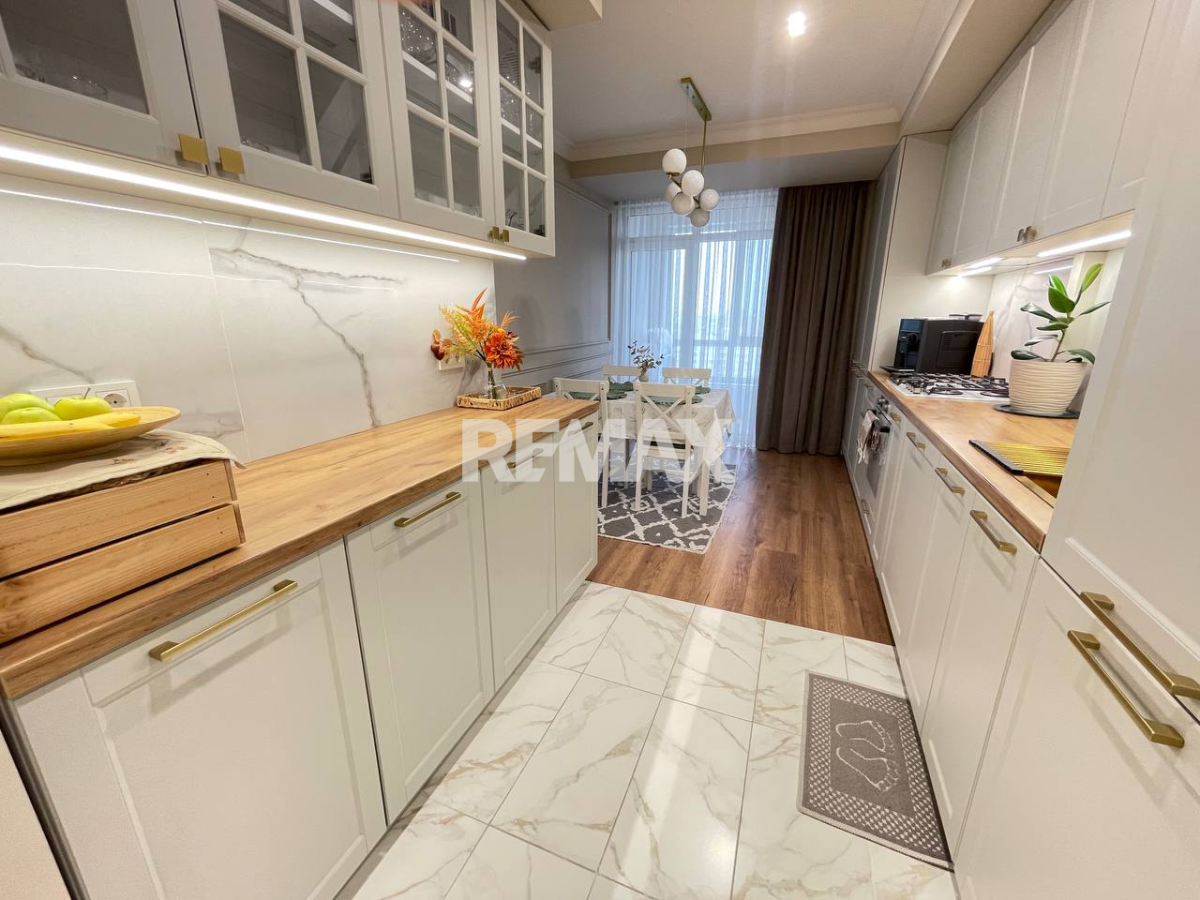 210.000 EUR