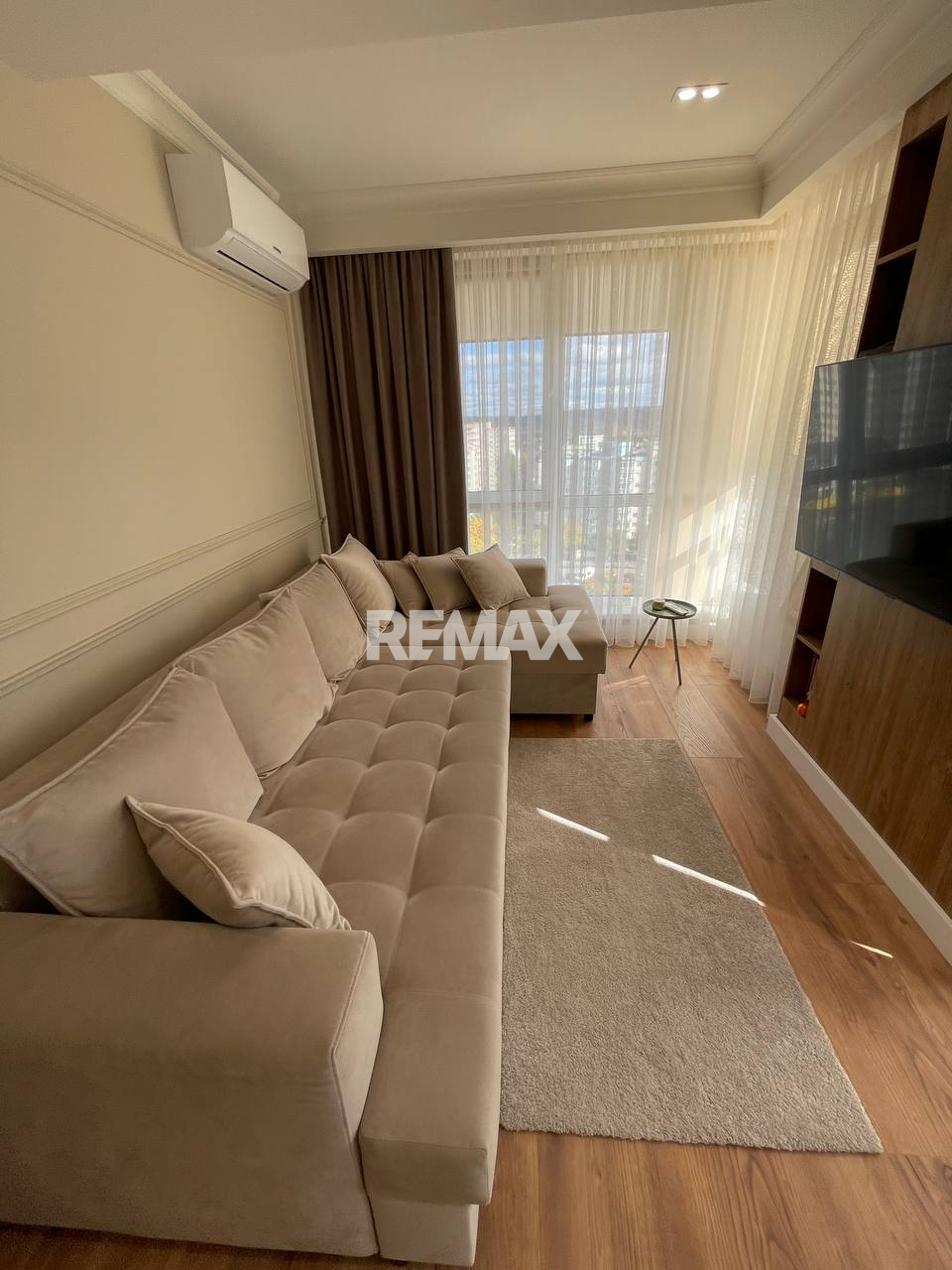 210.000 EUR