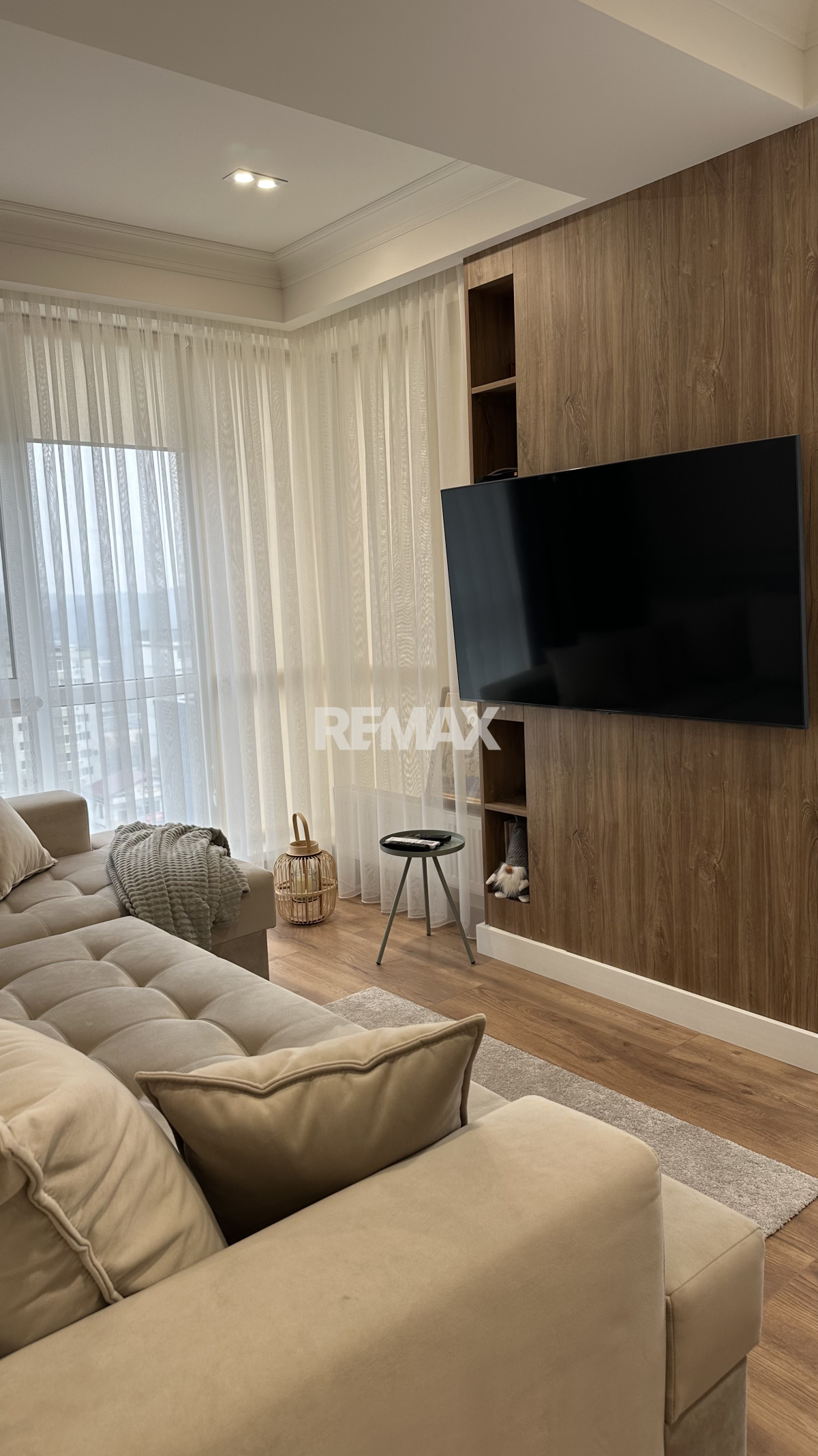 210.000 EUR
