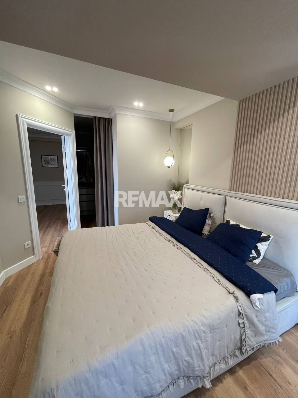 210.000 EUR