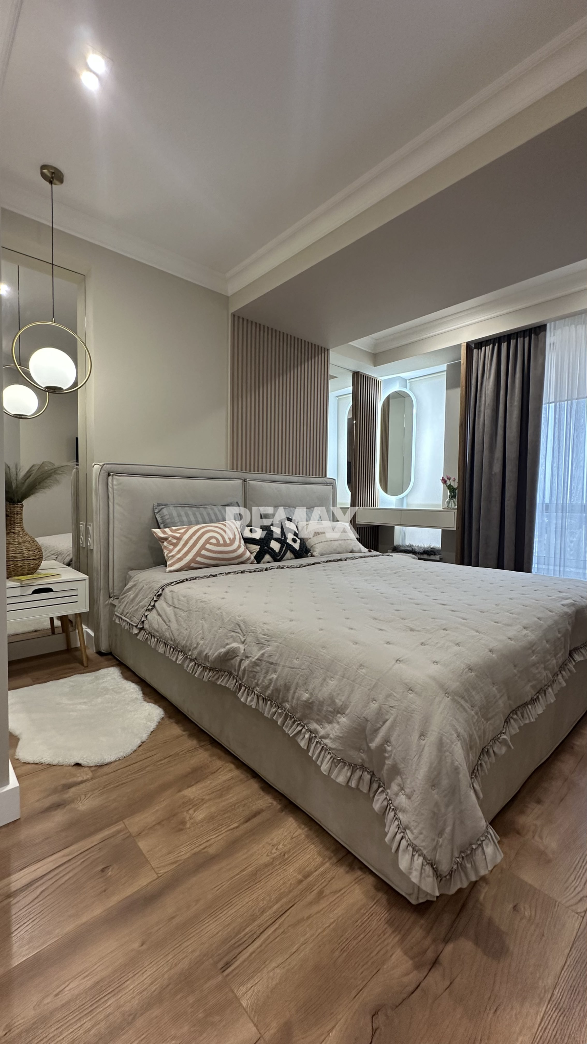 210.000 EUR