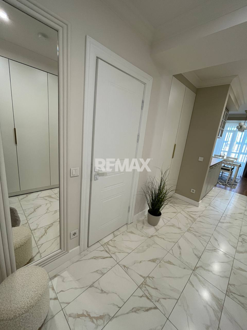 210.000 EUR