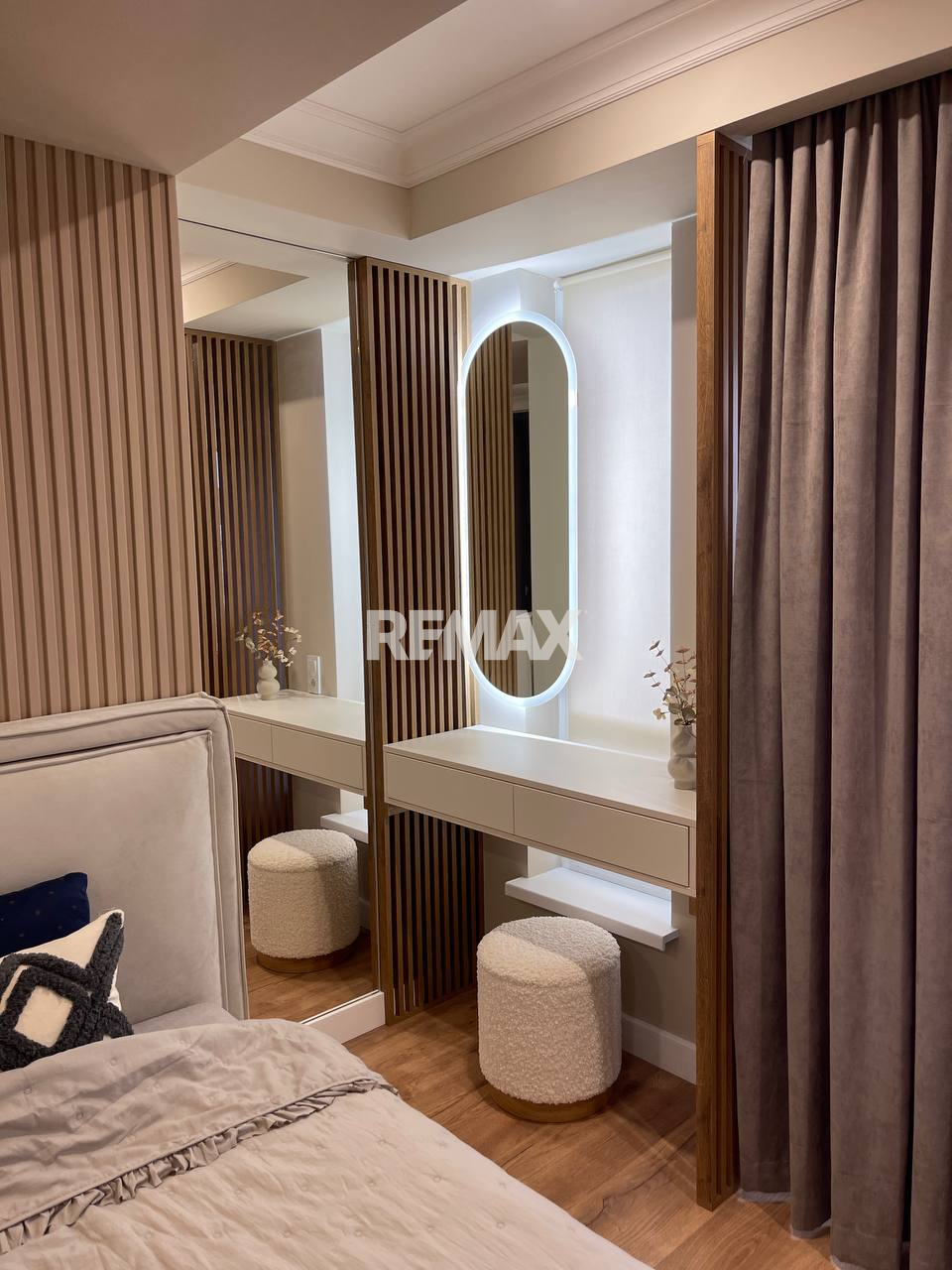 210.000 EUR