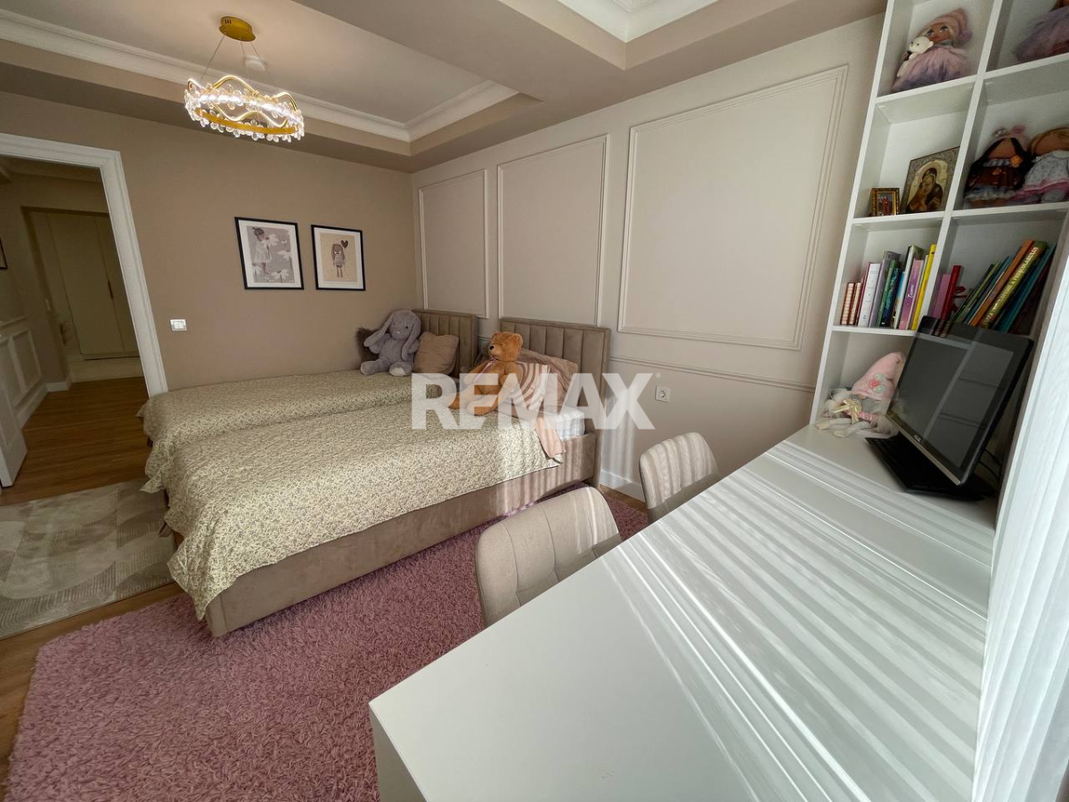 210.000 EUR