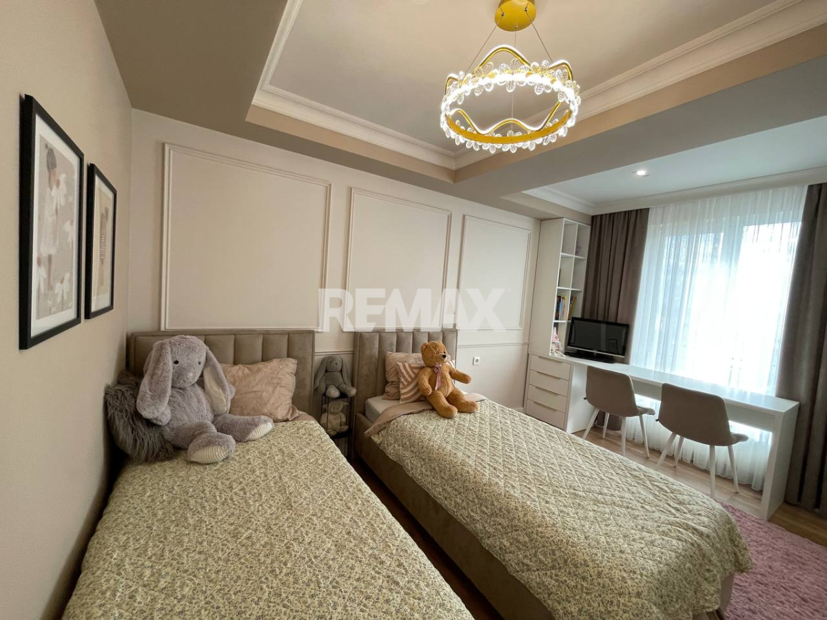 210.000 EUR