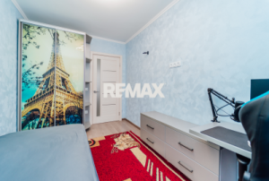 101.900 EUR