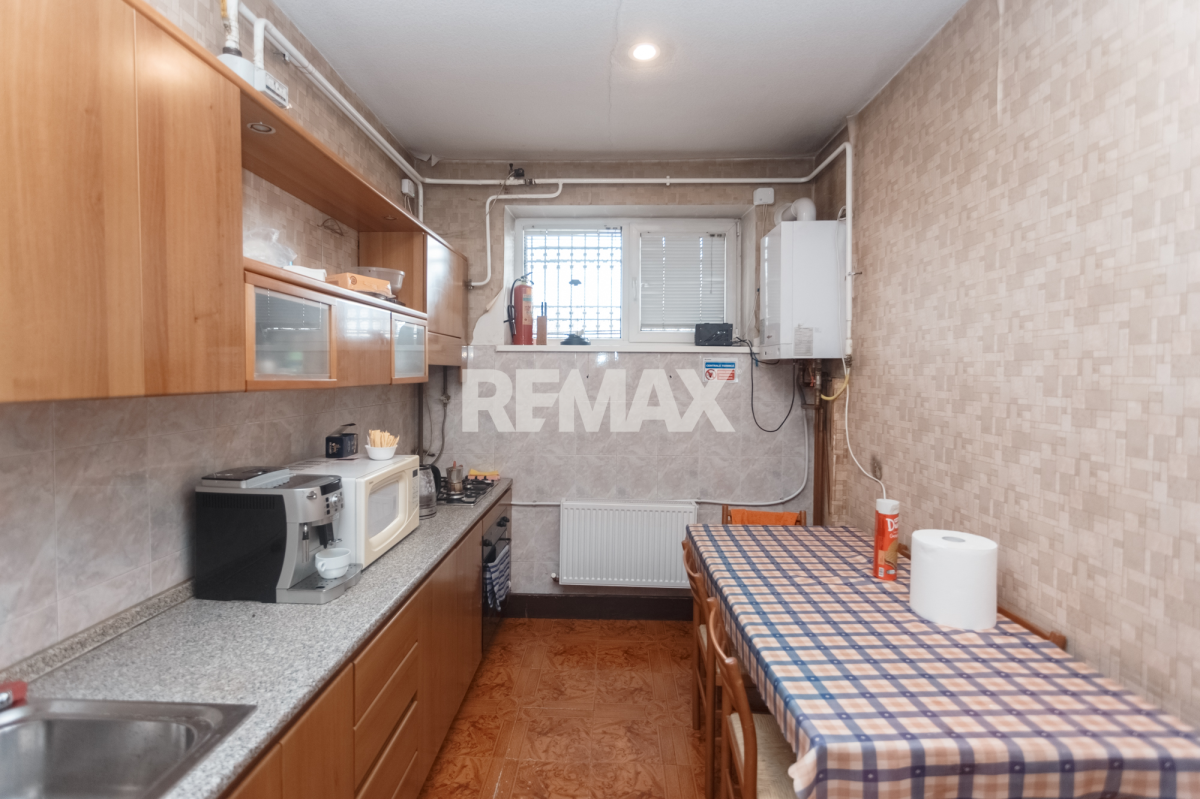 325.000 EUR