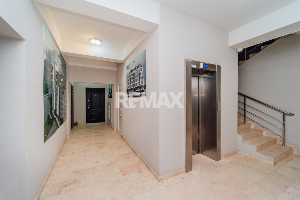 155.900 EUR