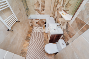 155.900 EUR