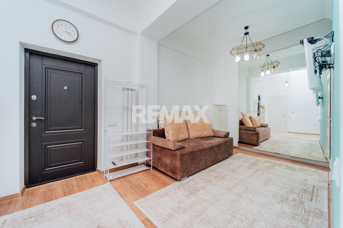 155.900 EUR