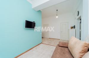155.900 EUR