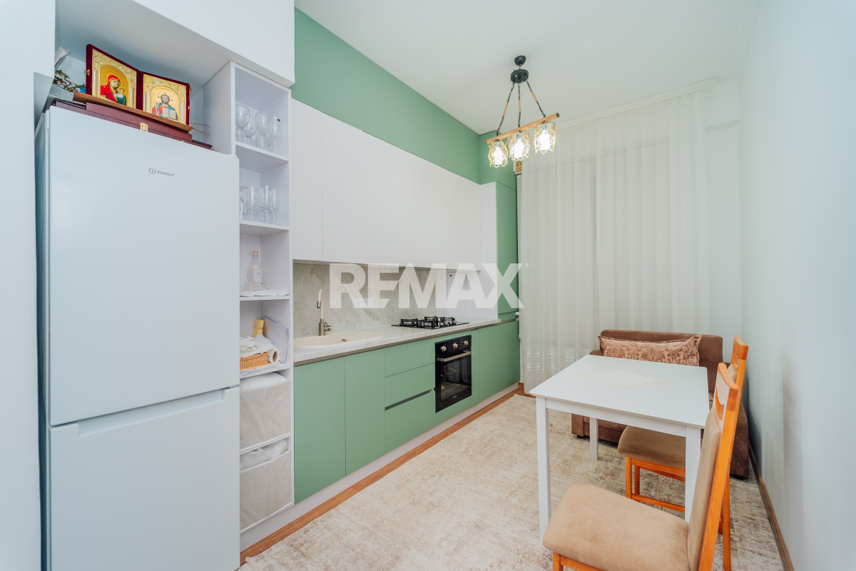 155.900 EUR