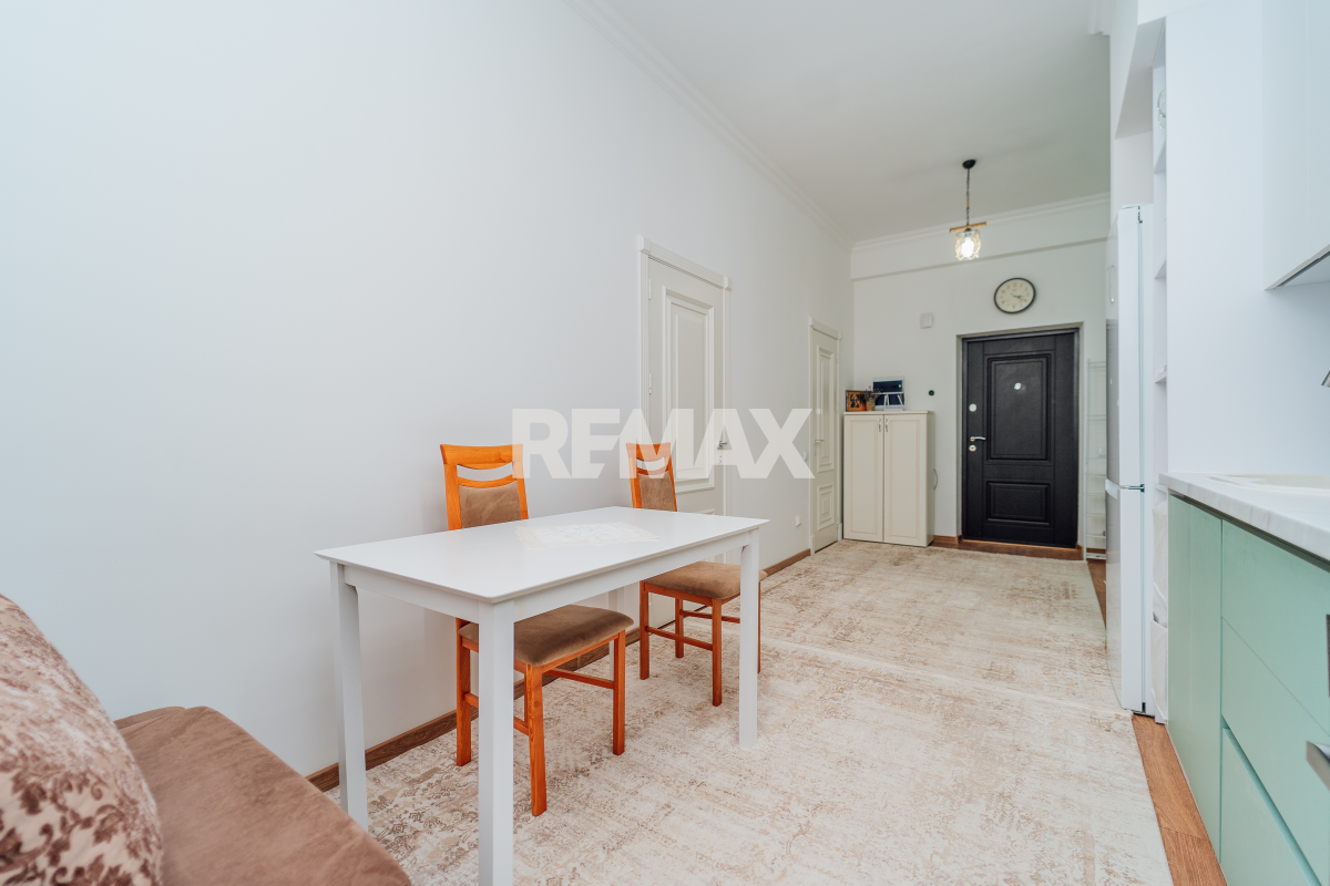 155.900 EUR