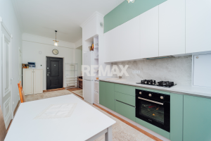 155.900 EUR