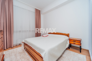 155.900 EUR