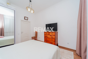 155.900 EUR
