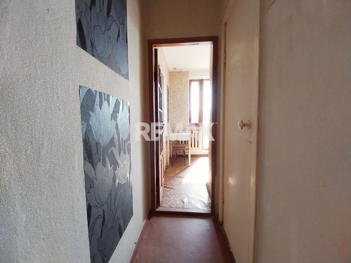 48.900 EUR