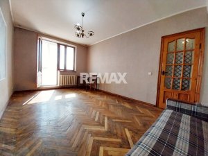 48.900 EUR