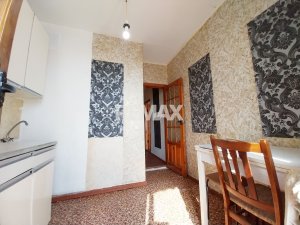 48.900 EUR