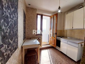 48.900 EUR