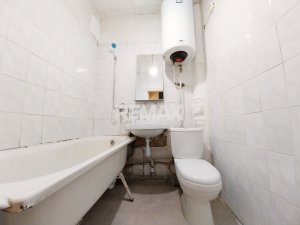 48.900 EUR