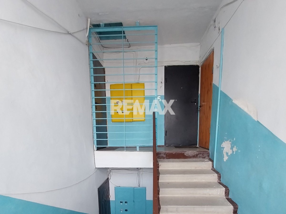 48.900 EUR